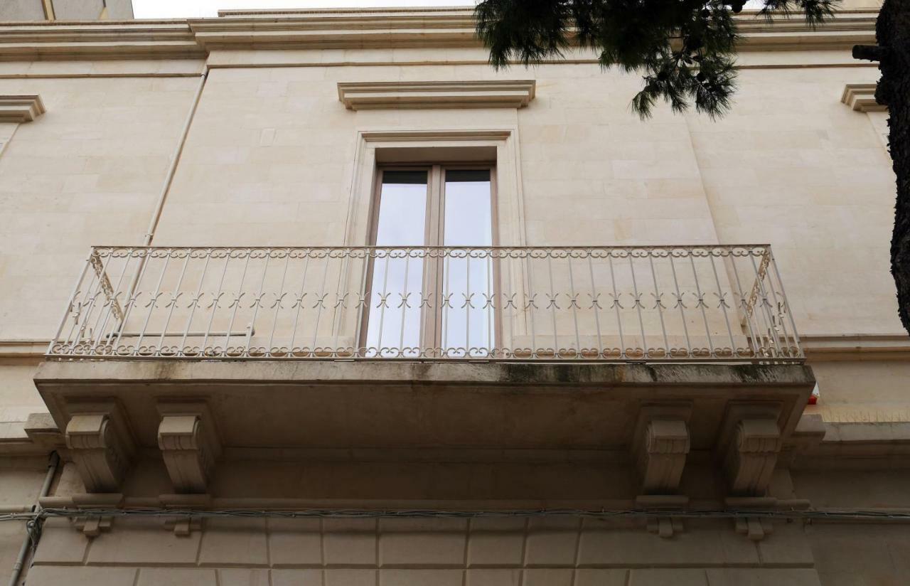Palazzo San Lazzaro Bed & Breakfast Lecce Exterior photo